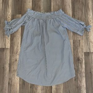 Strapless blue and white blouse